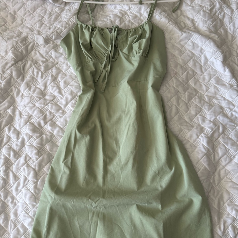 Elegant Green Spaghetti Strap Dress